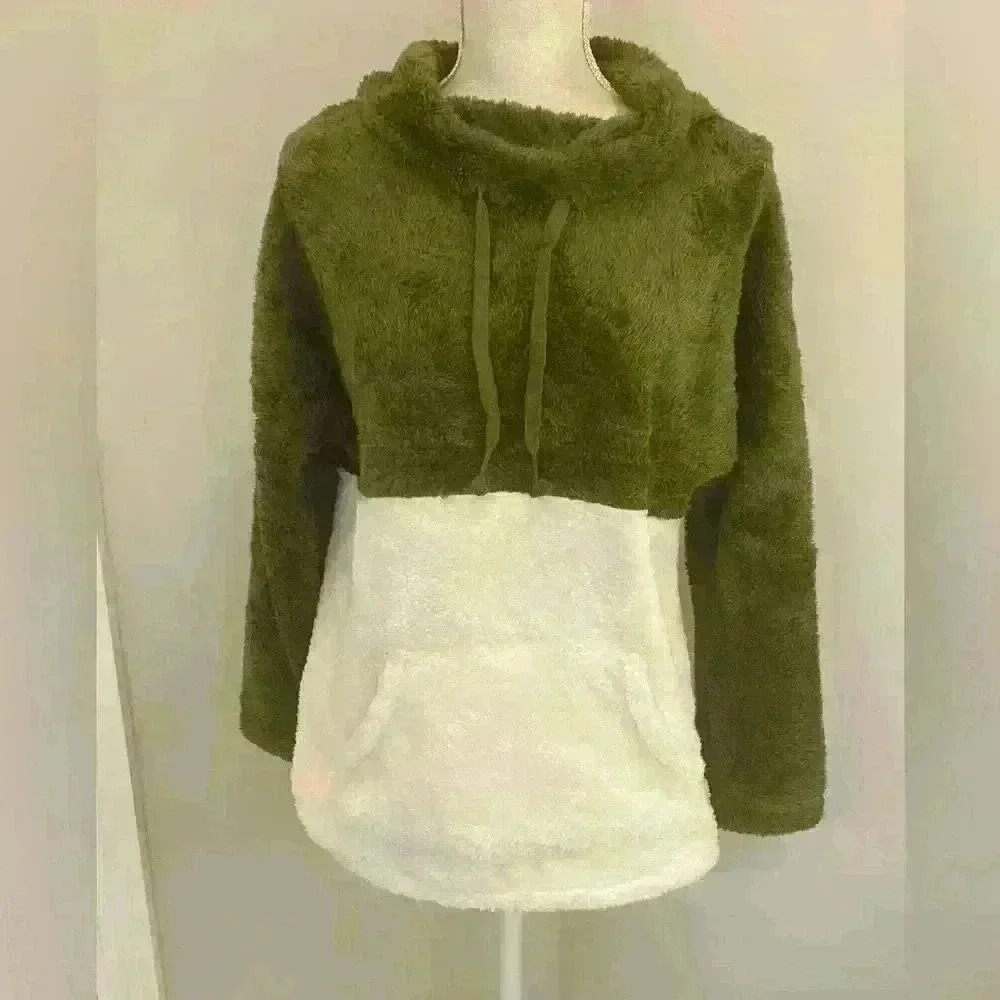 Cowl neck Sherpa sweater. Front pocket woman’s small